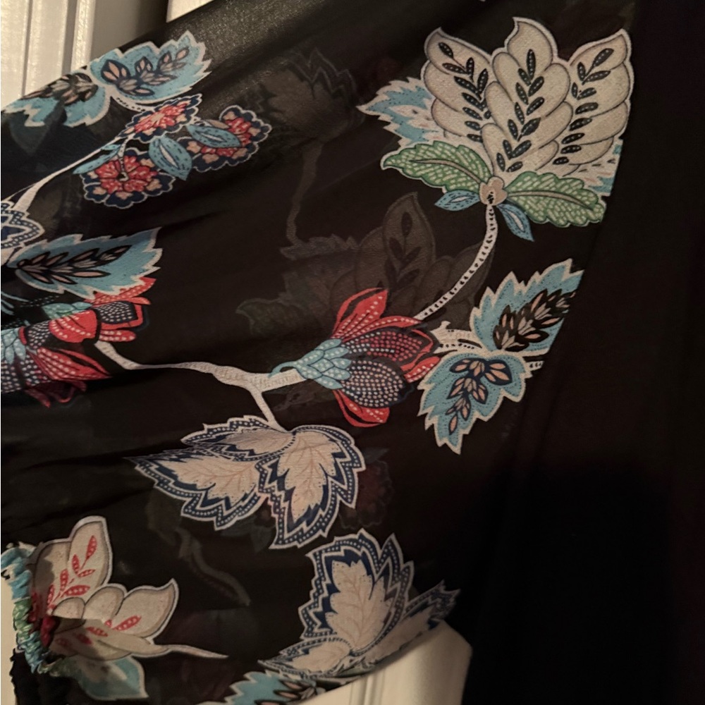 Bundle/ Plus size Set of two NWT Size 3X blouses Black Tahari & Blue Naïf Paisly - Picture 5 of 16
